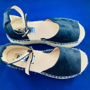 Espadrille black open toe platforms ! Size 7.5